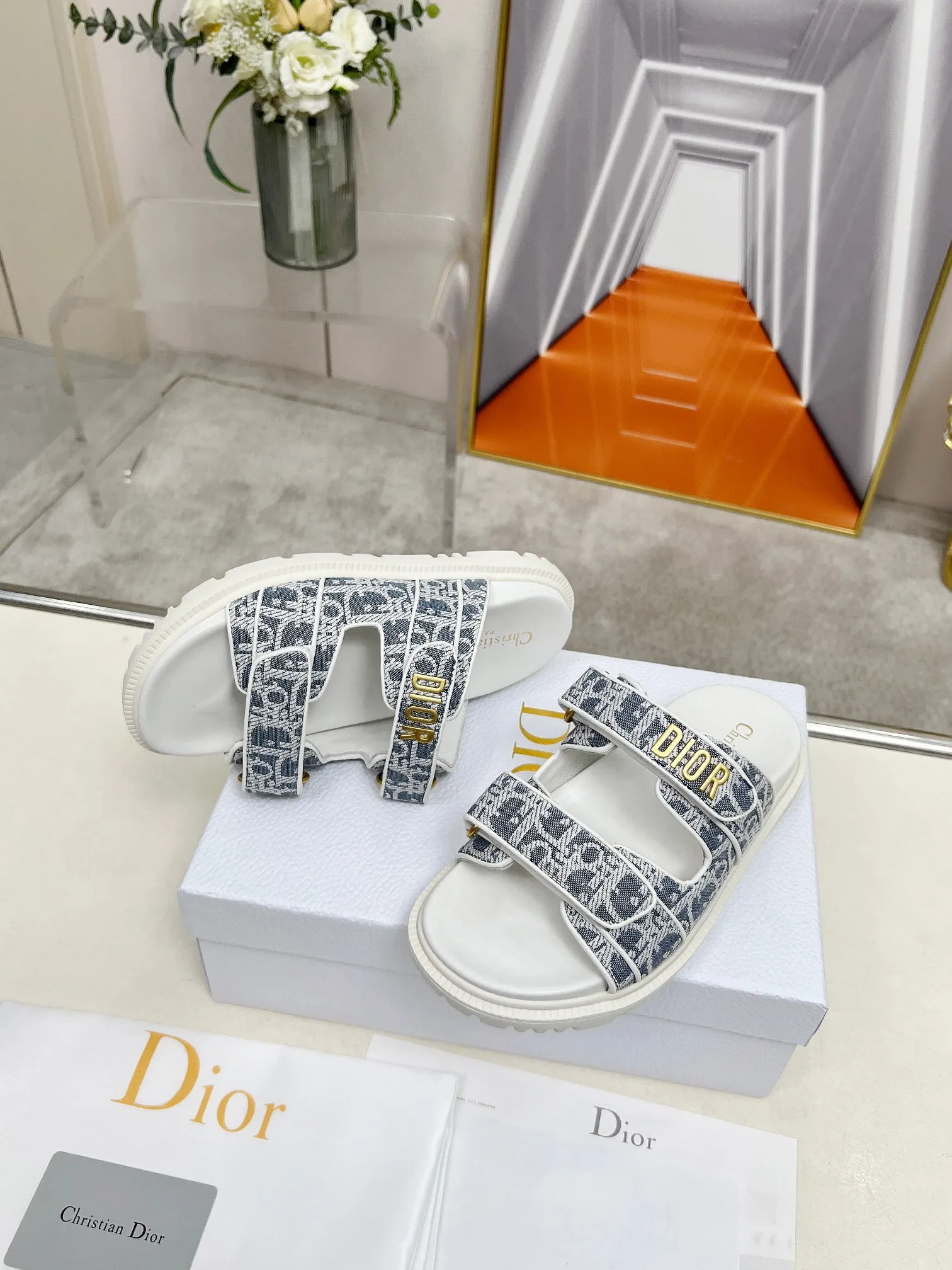 👟👟Ex-factory price 480👟👟Dior👏👏New classic style. 🔥Purchasing-level qualityThick-soled slippers popular in foreign counters. Upper➕Inner: original customized material, original mold opening of sole 1.1 (lightweight, code number 35-40 (41/42 can be customized)